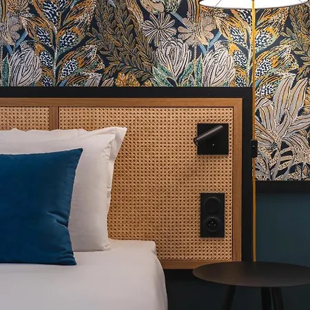 Paris 4*