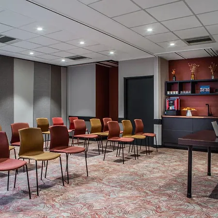 Mercure Paris Pont De Saint Cloud Отель 4*