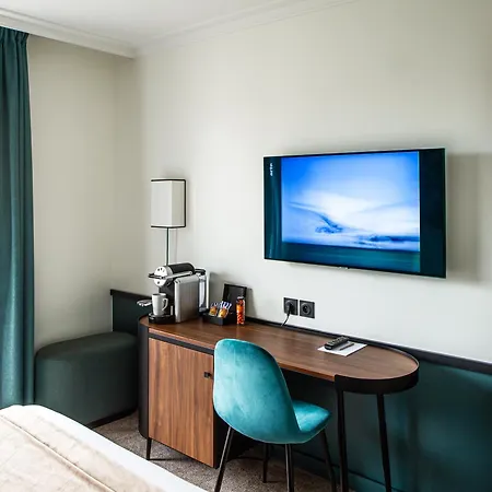 Hotel Mercure Paris Pont De Saint Cloud 4*