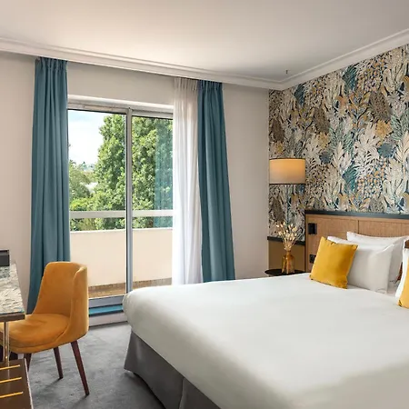 Mercure Paris Pont De Saint Cloud Отель 4*