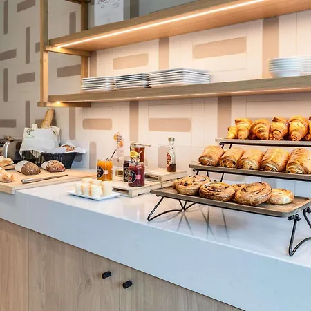Отель Mercure Paris Pont De Saint Cloud Булонь-Бийанкур